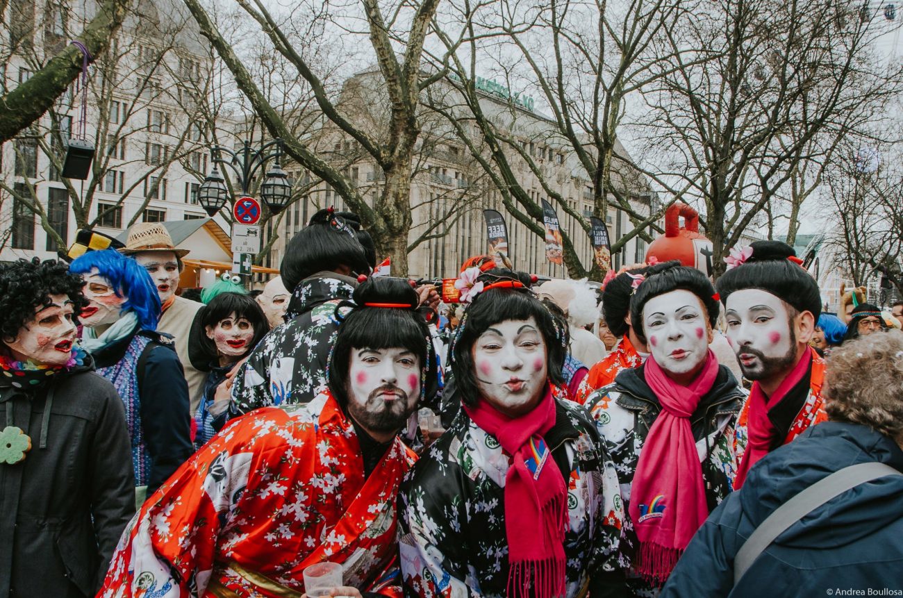 Disfraz de geisha en el carnaval de Düsseldorf